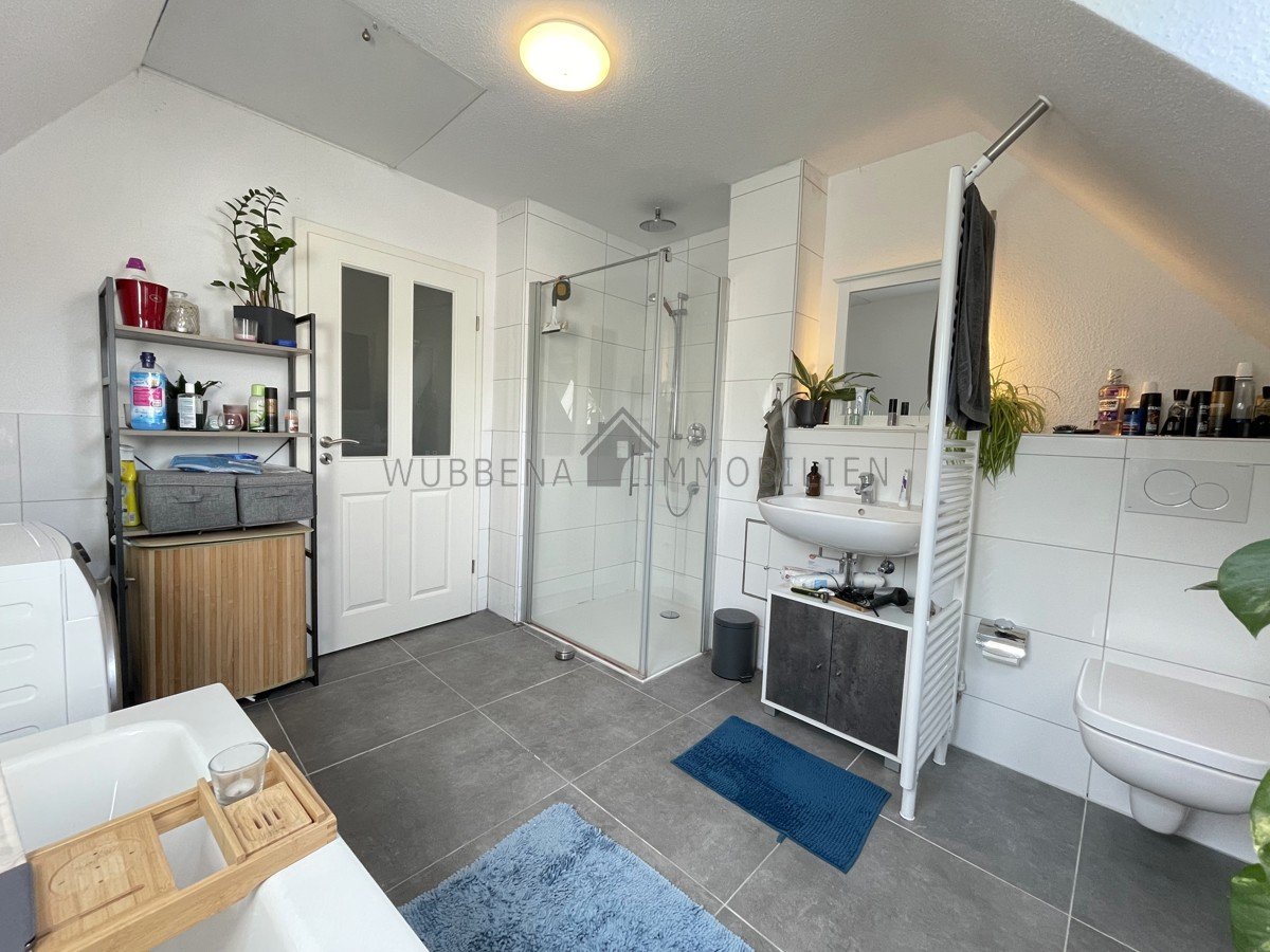 Modernes Bad en Suite Ansicht 2 Whg. DG