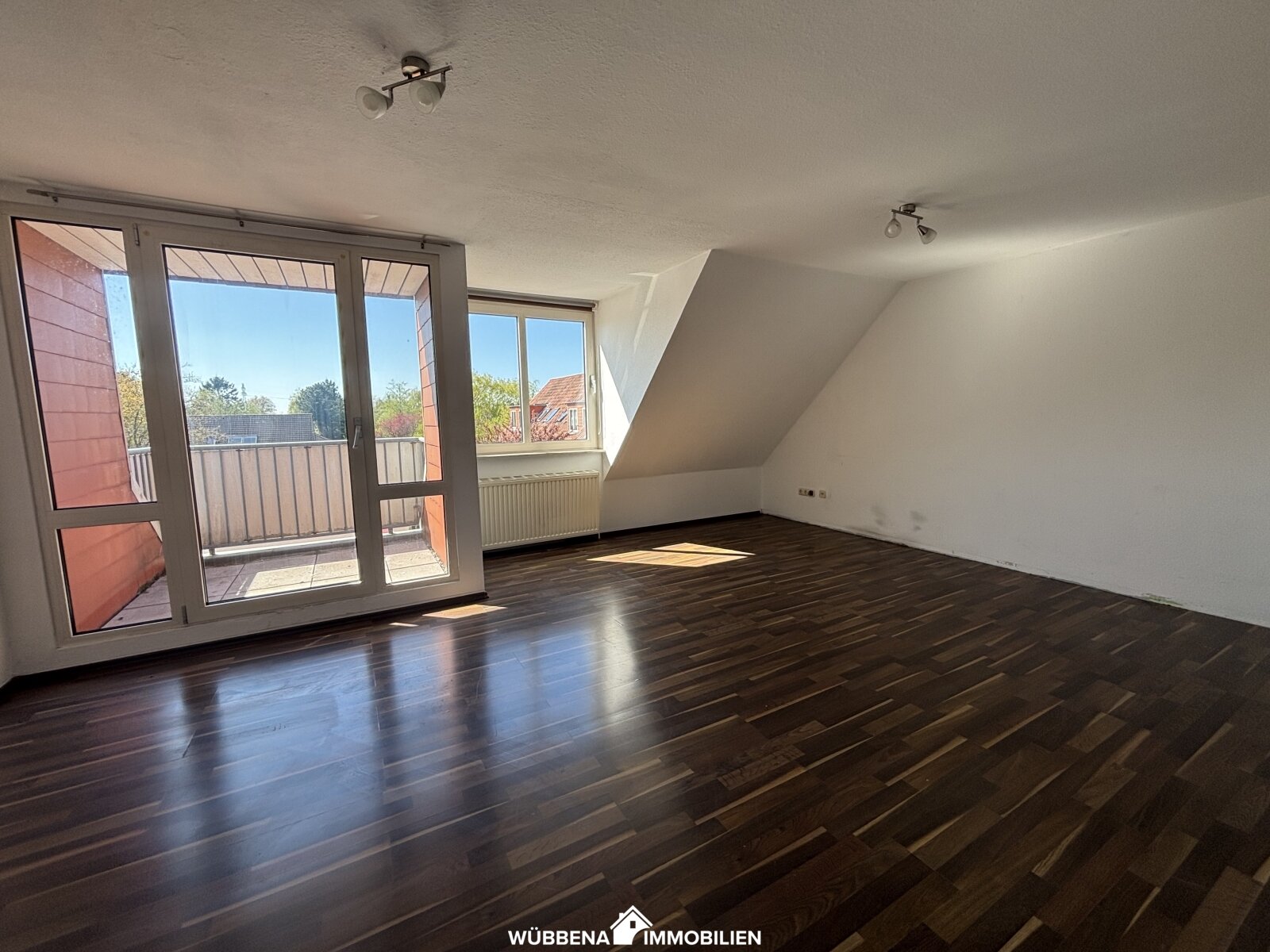 Gemütliche 2-Zimmer-Dachgeschosswohnung mit Balkon in attraktiver Lage von Emden-Constantia Gemütliche 2-Zimmer-Dachgeschosswohnung mit Balkon in attraktiver Lage von Emden-Constantia