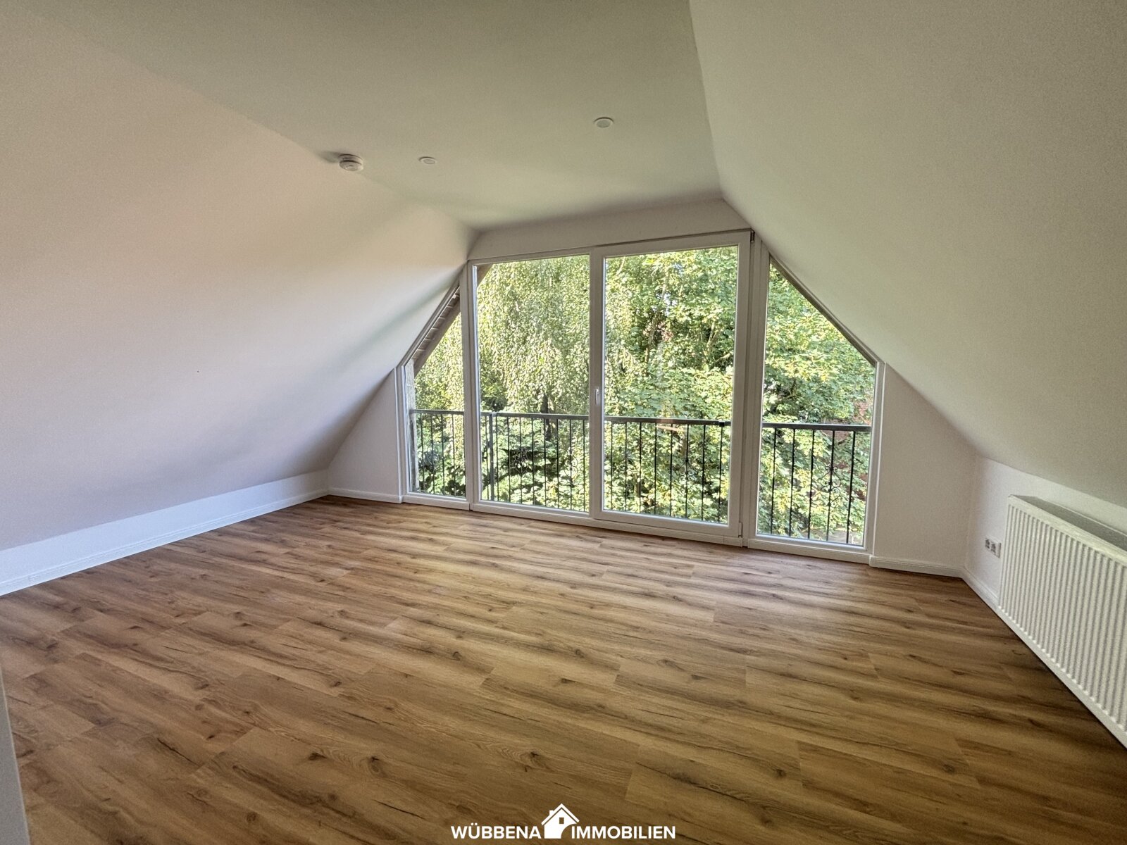 Gemütliche 2-Zimmer-Dachgeschosswohnung mit Küche zu vermieten! Gemütliche 2-Zimmer-Dachgeschosswohnung mit Küche zu vermieten!
